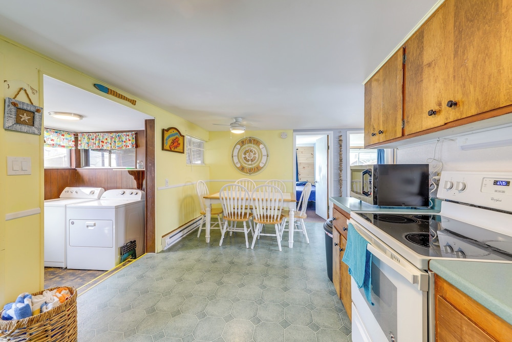 Walk to OOB Pier: Family-friendly Home w/ Hot Tub!