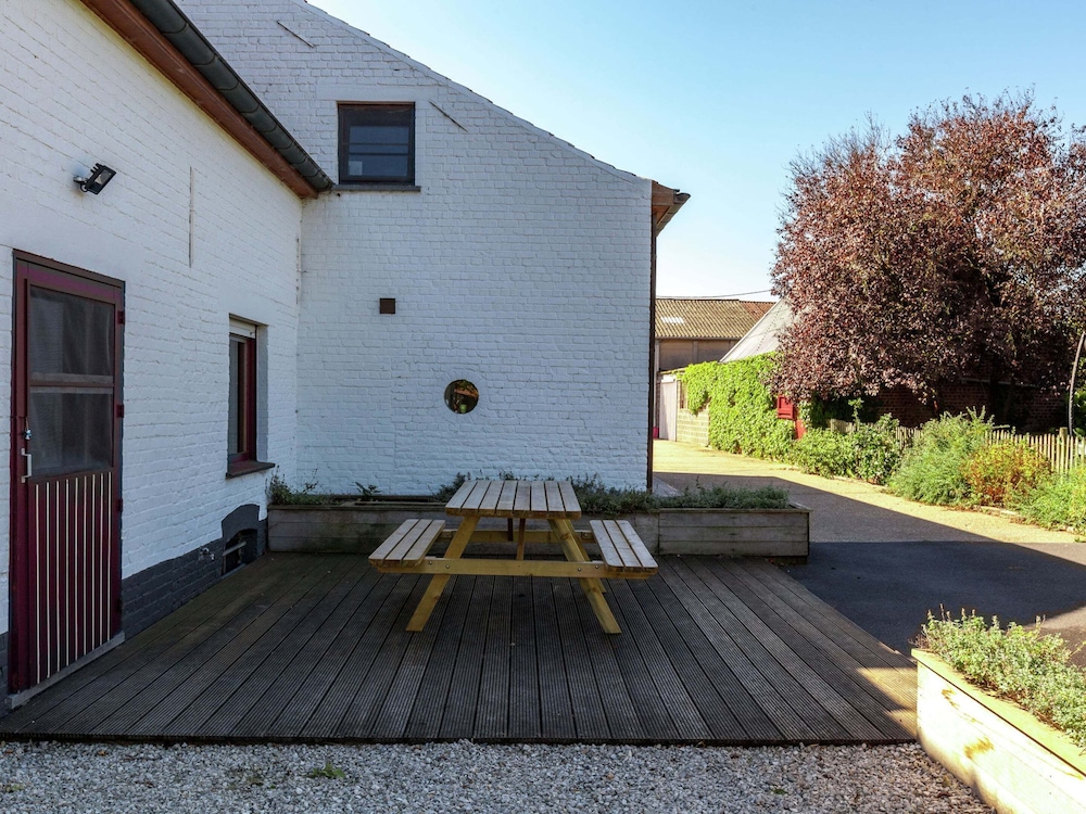 Farmhouse With Fenced Garden view 2