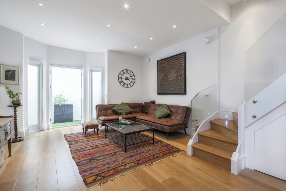 Winchendon Road by Onefinestay