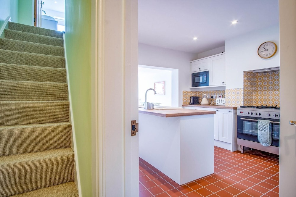 Woodville Road - 2 Bedroom House - Mumbles