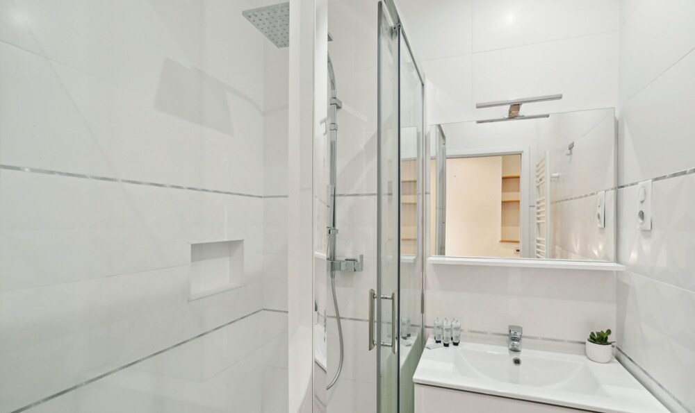 Lavie Maison House in the Marais Family