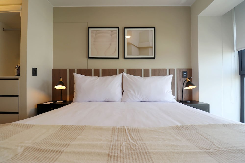 w Elegant 2BR With Balcony in San Isidro
