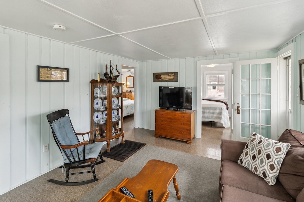 Coastal Cottage Retreat Steps From The Beach 2 Bedroom Cottage