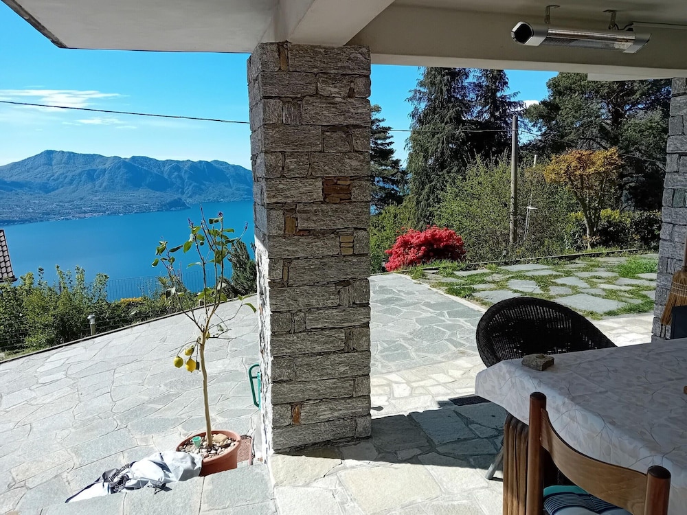 Rustic Villa With Lake Views photo 5