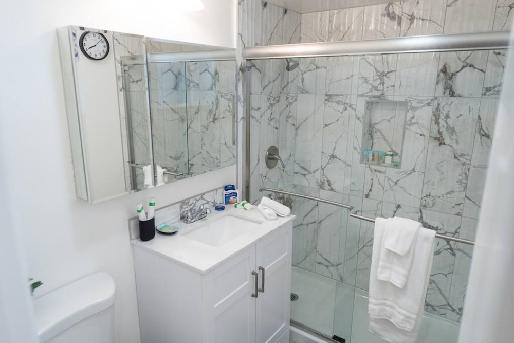 Disneyland Renovated 3BR Fullerton House w Garage Fenced Yard p56