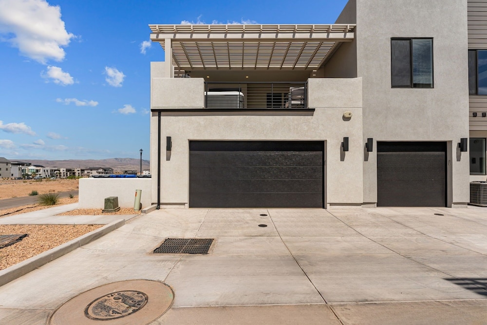 Country Is Cool Again 5 Bedroom Townhouse