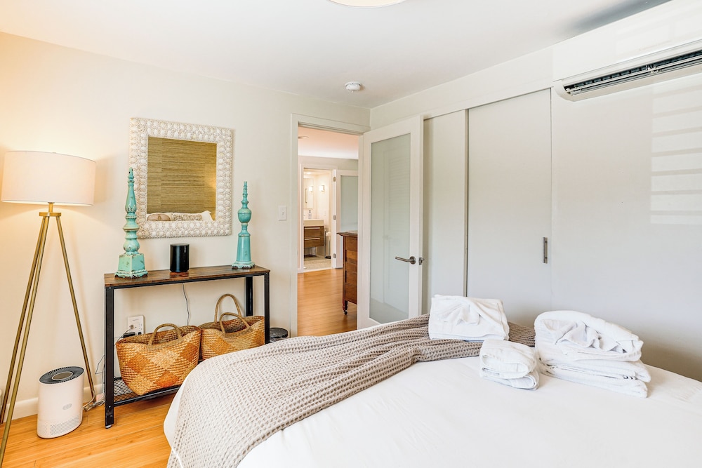 Elegant Gloucester Beach Getaway With Ocean Views!