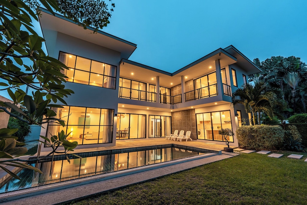 One of Phukets Best Villas V212