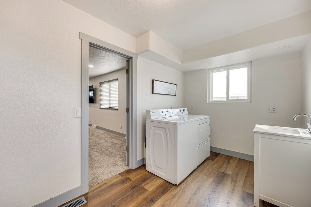 16 Mi to Paint Mines: Spacious Simla Home!