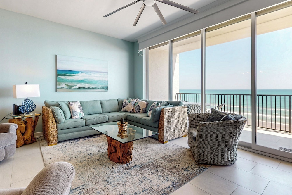 Gorgeous 3BR Penthouse w/ Lanai Facing the Gulf