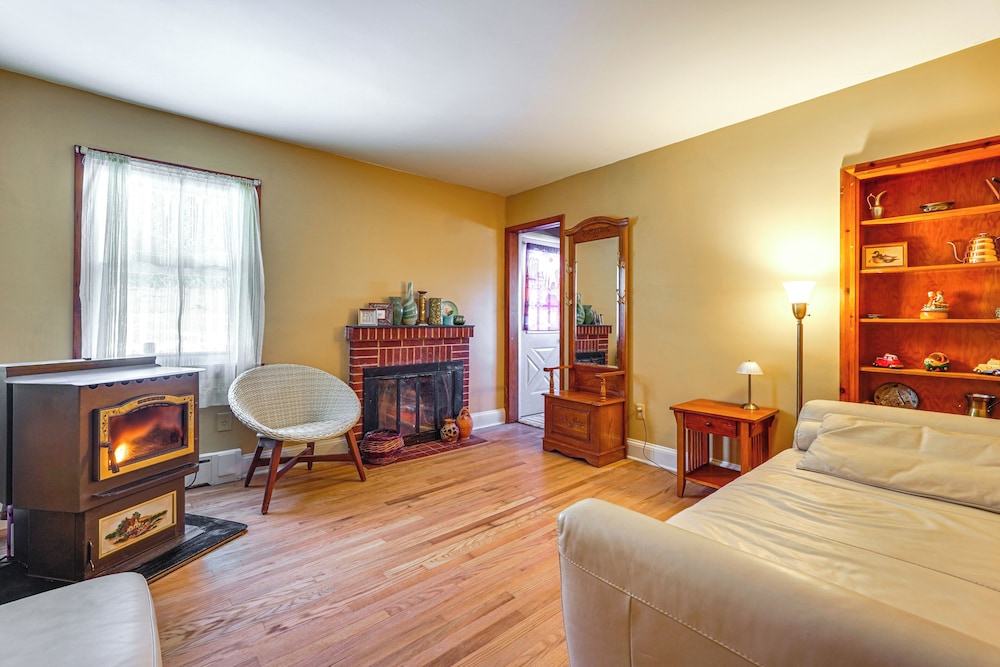 Bring A Pet: Family Home w/ Yard in Pen Argyl!