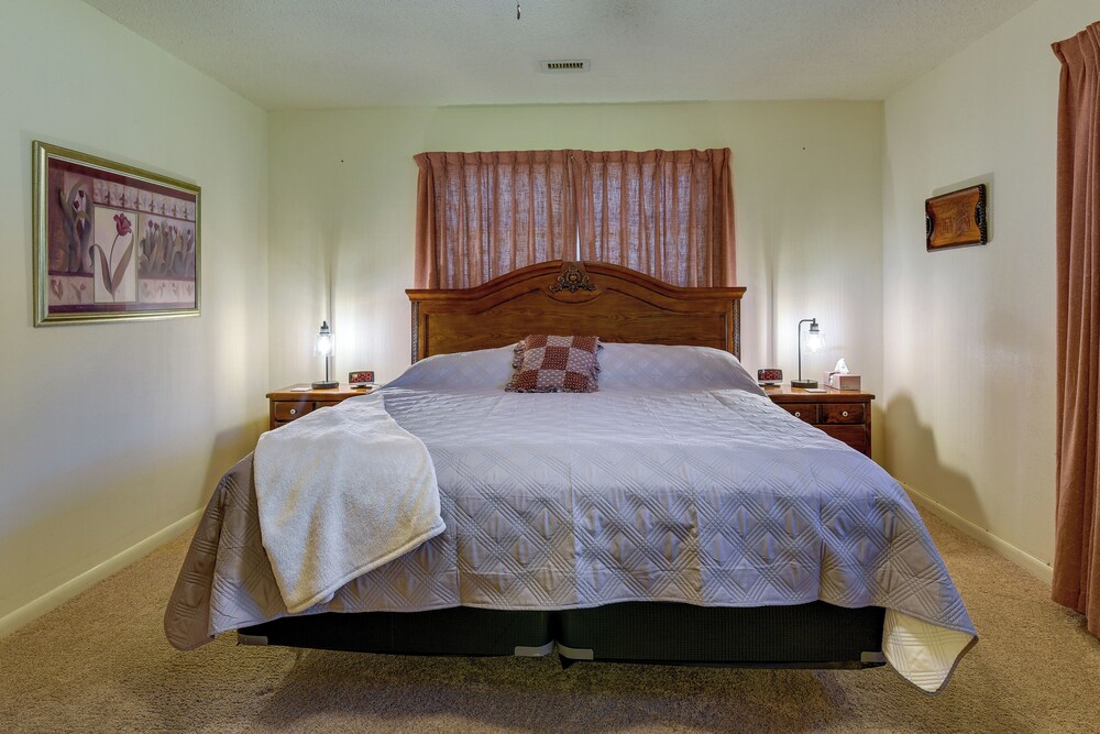 Vintage Chipley Getaway on Large Private Property - Property Image 26