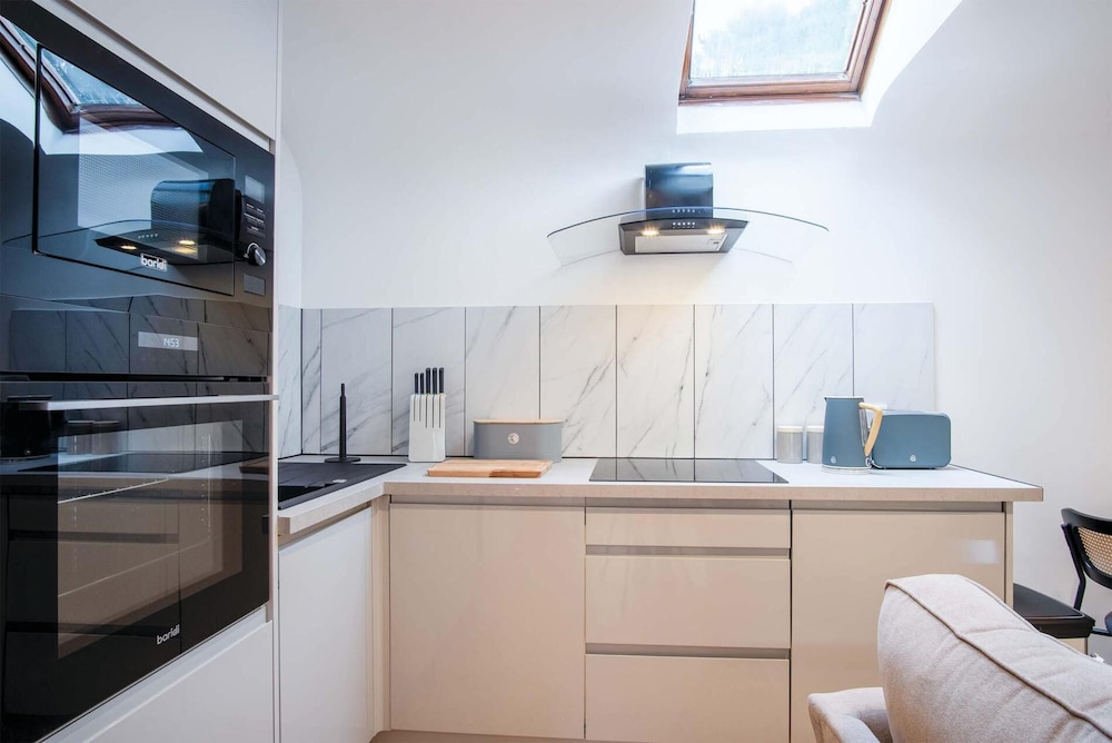 Flat 2 - 1 Bedroom Apartment - Tenby