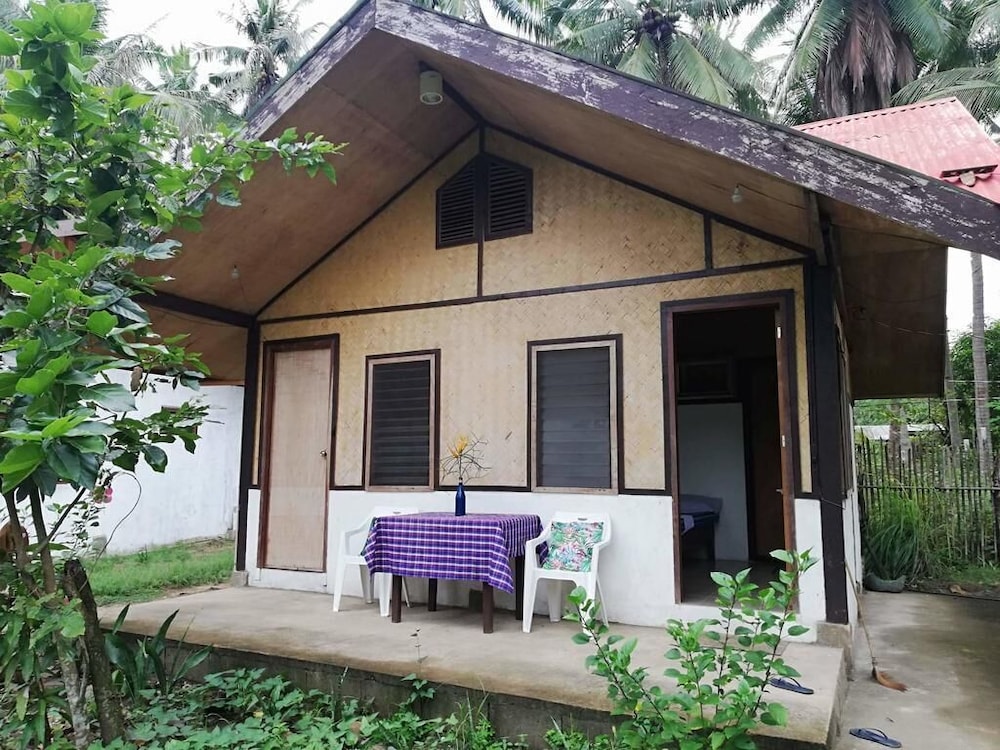 Balay Cuyonon Eco Lodge