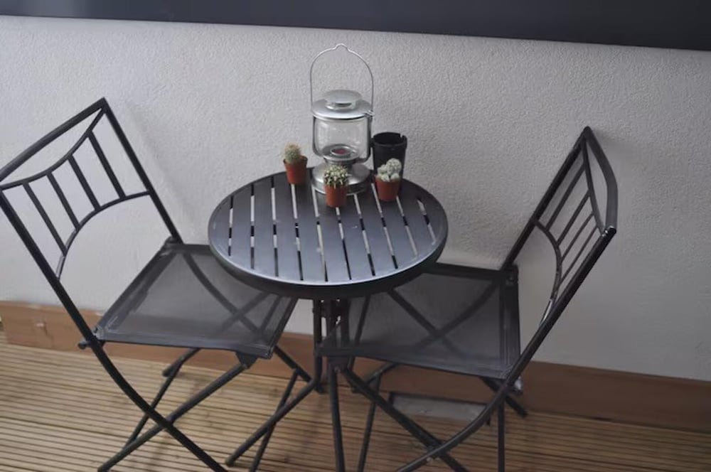 2-bed Seaside Apartment - Sleeps 5 & Free Parking