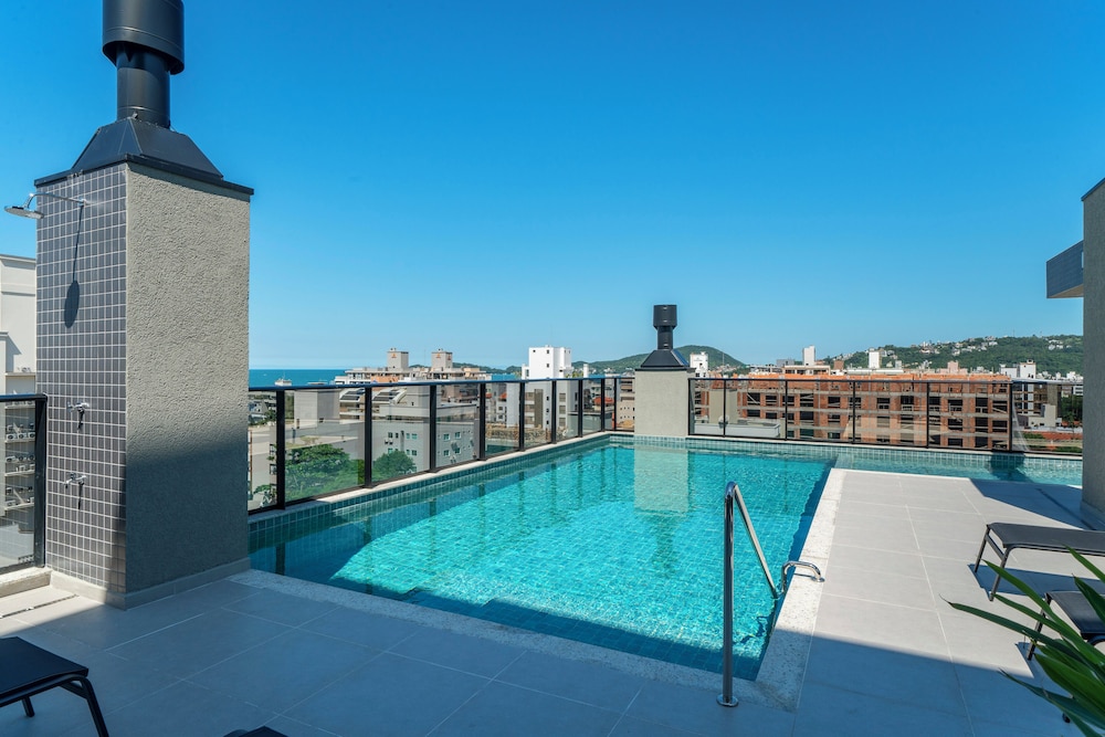 Apartamento alto padrão com piscina