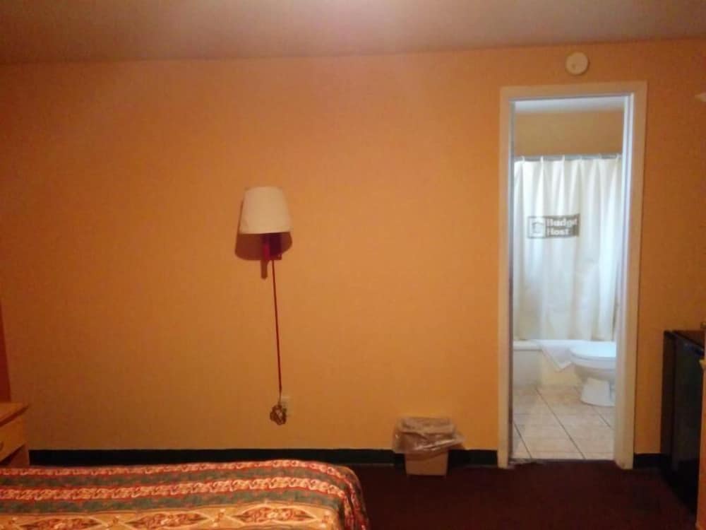 Gainesville Vacations - Budget Host Motel Gainesville - Property Image 14