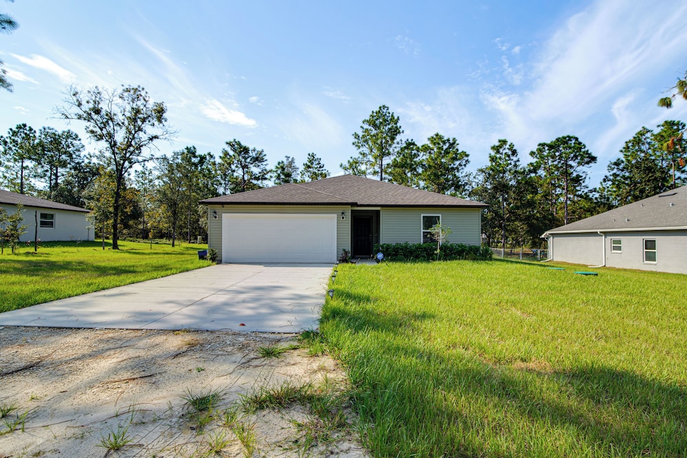 Tranquil Getaway w/ Spacious Yard in Brooksville!
