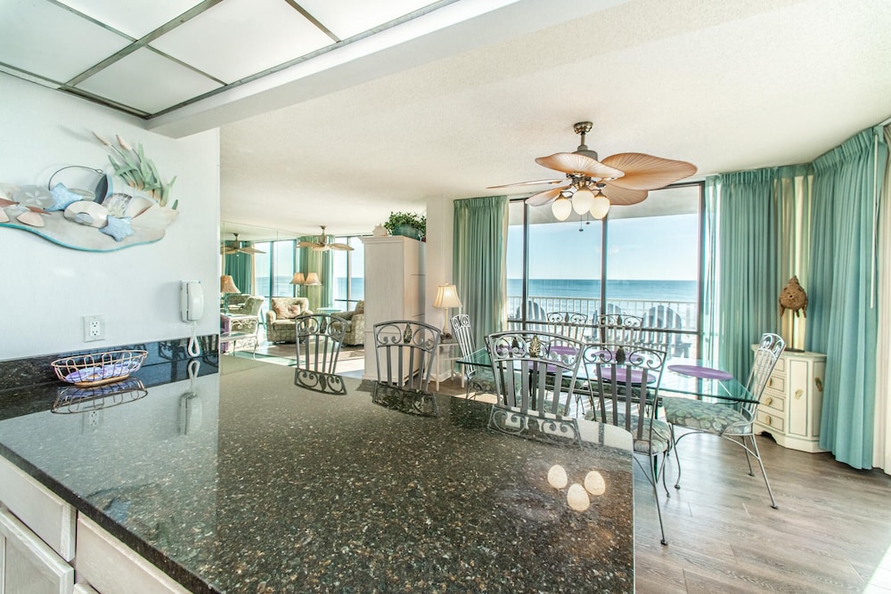 Leeward 308 at Edgewater