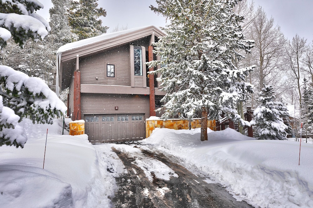 Aspen Hollow 6 5 Bedroom Townhouse by RedAwning view 3