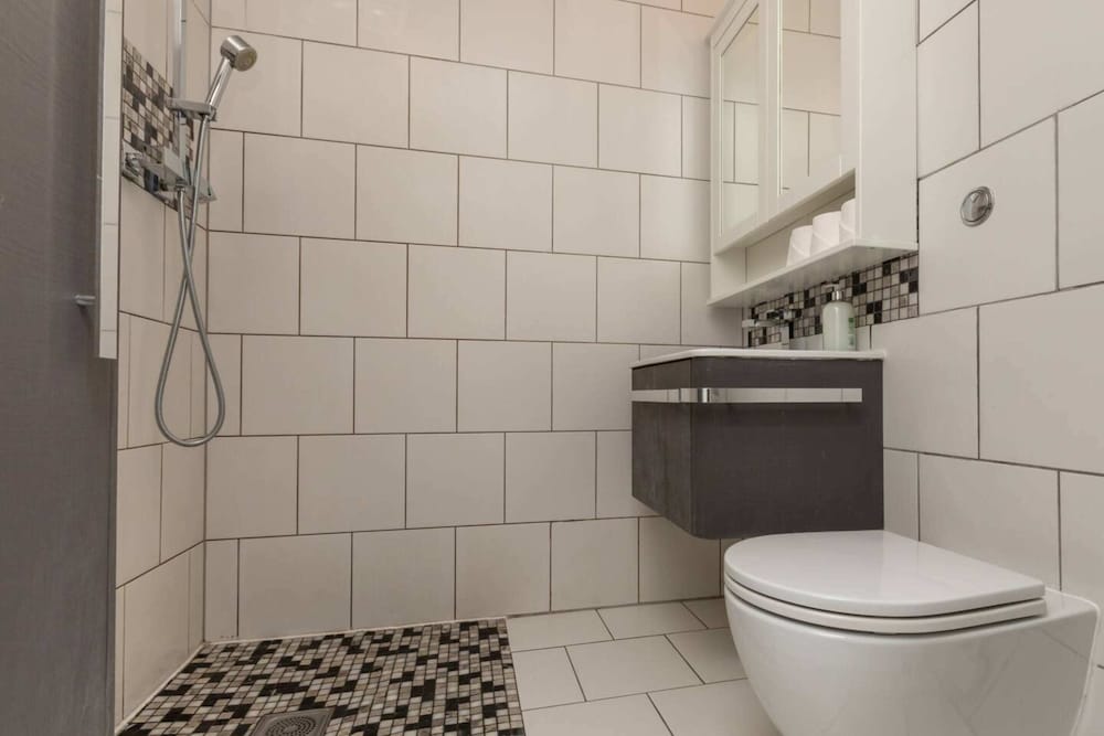 Bright and Stylish 2 Bedroom House in Shoreditch