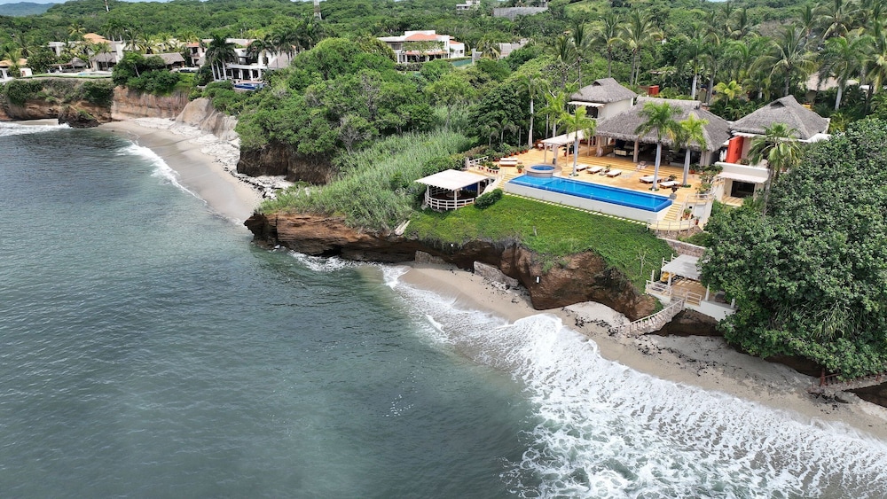Casa Caleta - Property Image 10