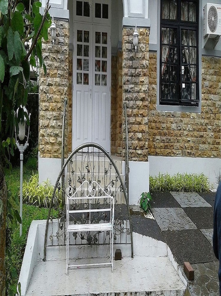 Villa Kota Bunga Tulip