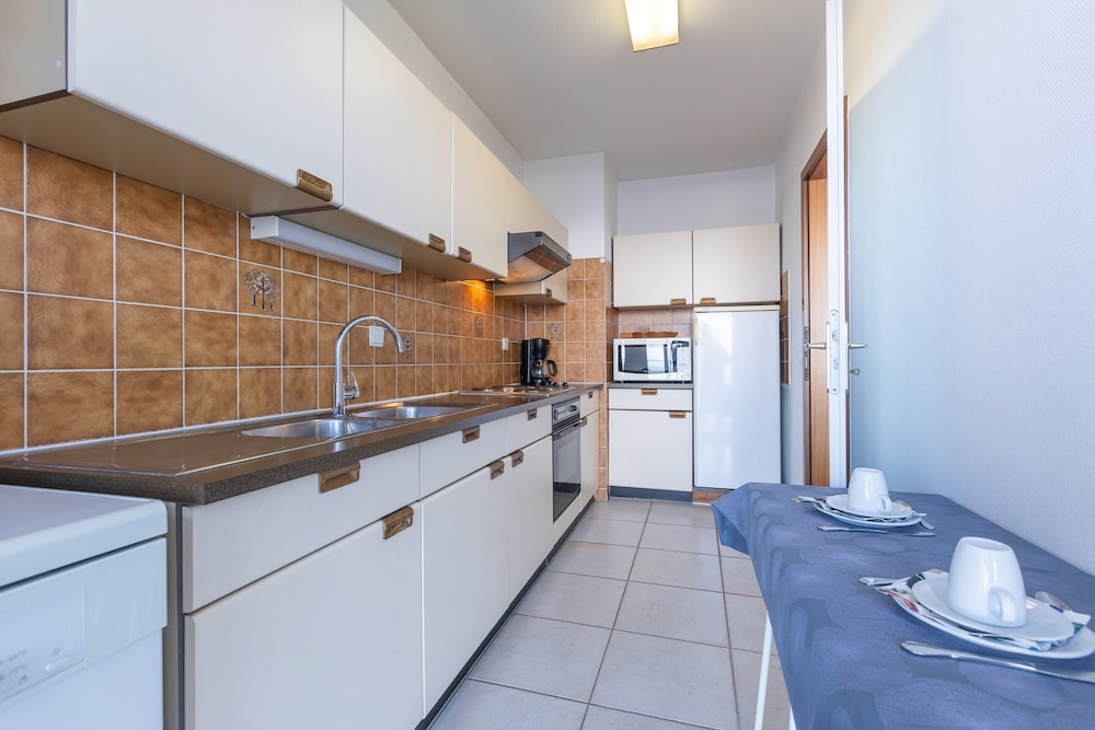 Flat With Frontal sea Views and Parking