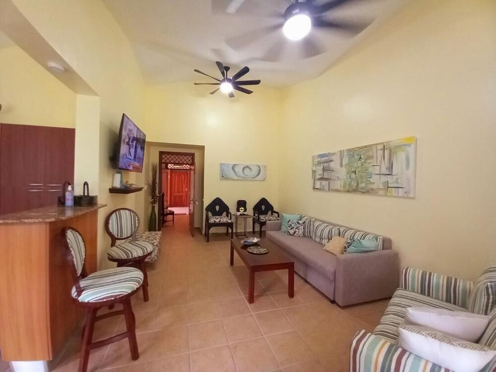 Las Brisas, Juan Dolio, 3br, 2 Pools, Jacuzzi, Beach, Golf, 7 Sleeps