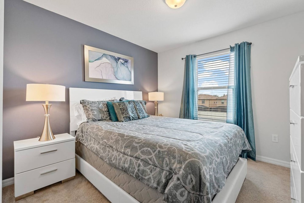 Spacious 5BR Villa w Private Pool Near Disney