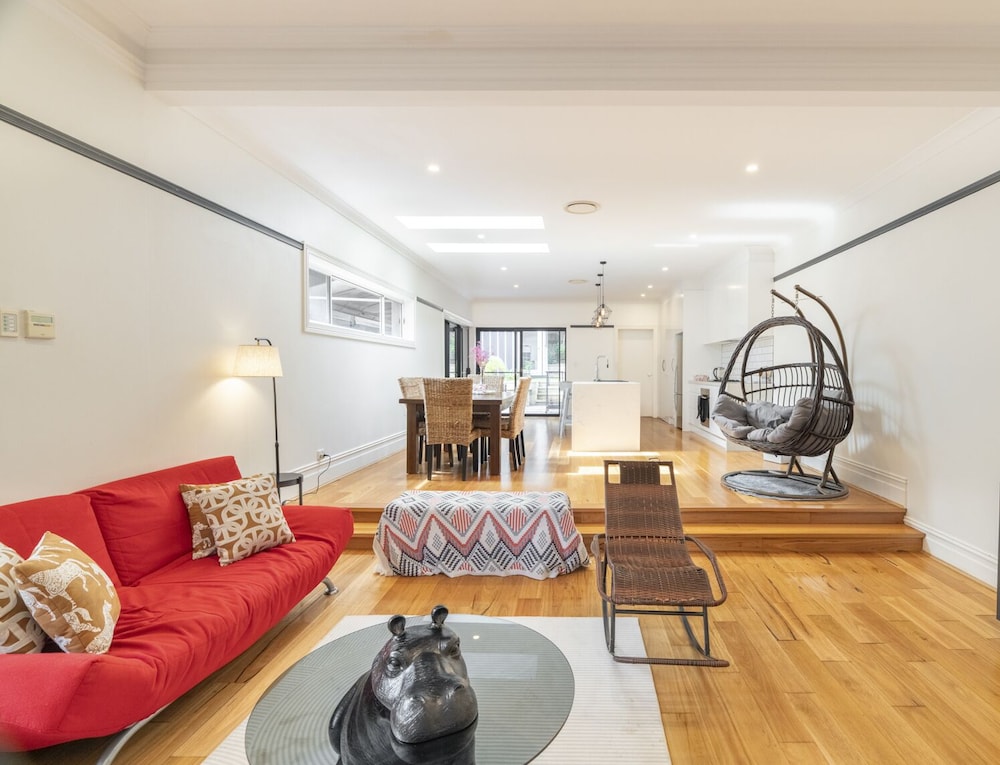 KozyGuru | Rose Bay | 3BR Steps to Beach + Parking photo 3