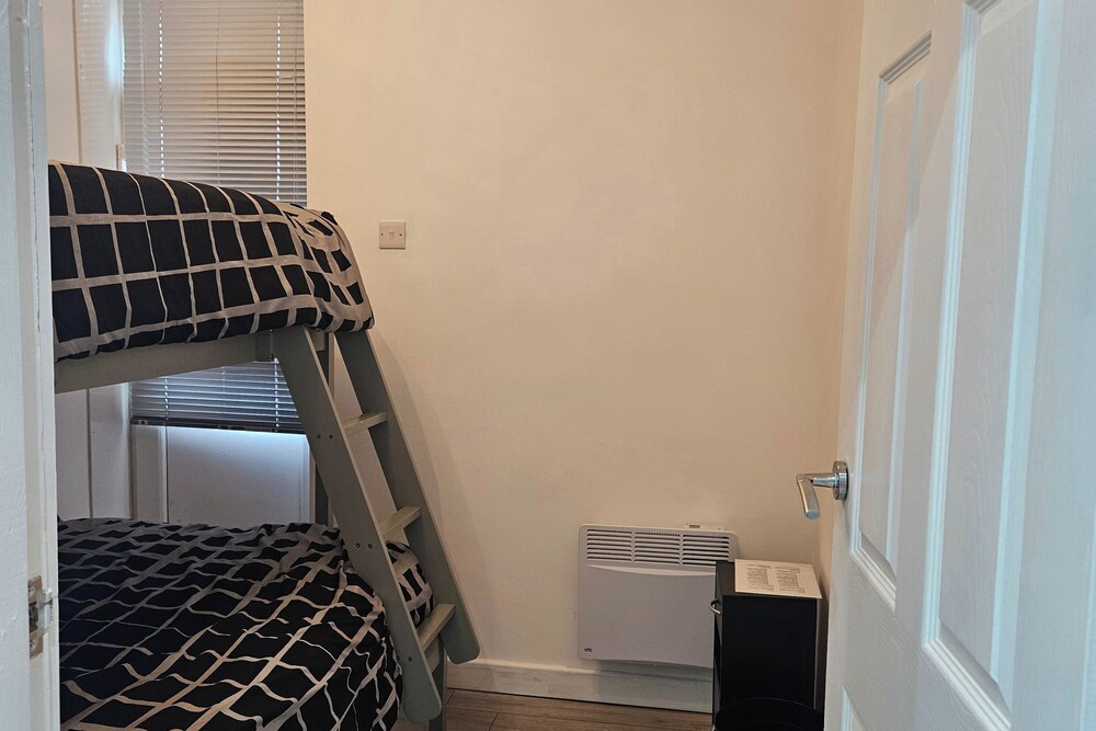 Modern 2-bedroom Apartment, Near Central London
