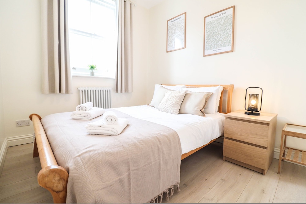 Right by Oval Station - 2 bed Flat Free Wifi