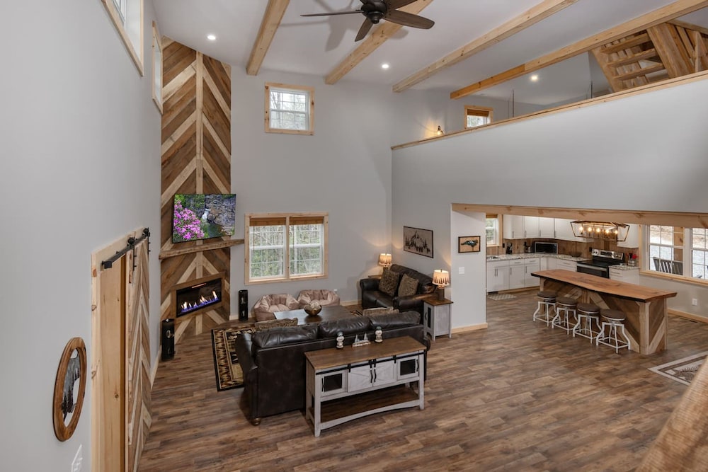 Boone Getaway Dog Friendly Hot Tub Fire Pit