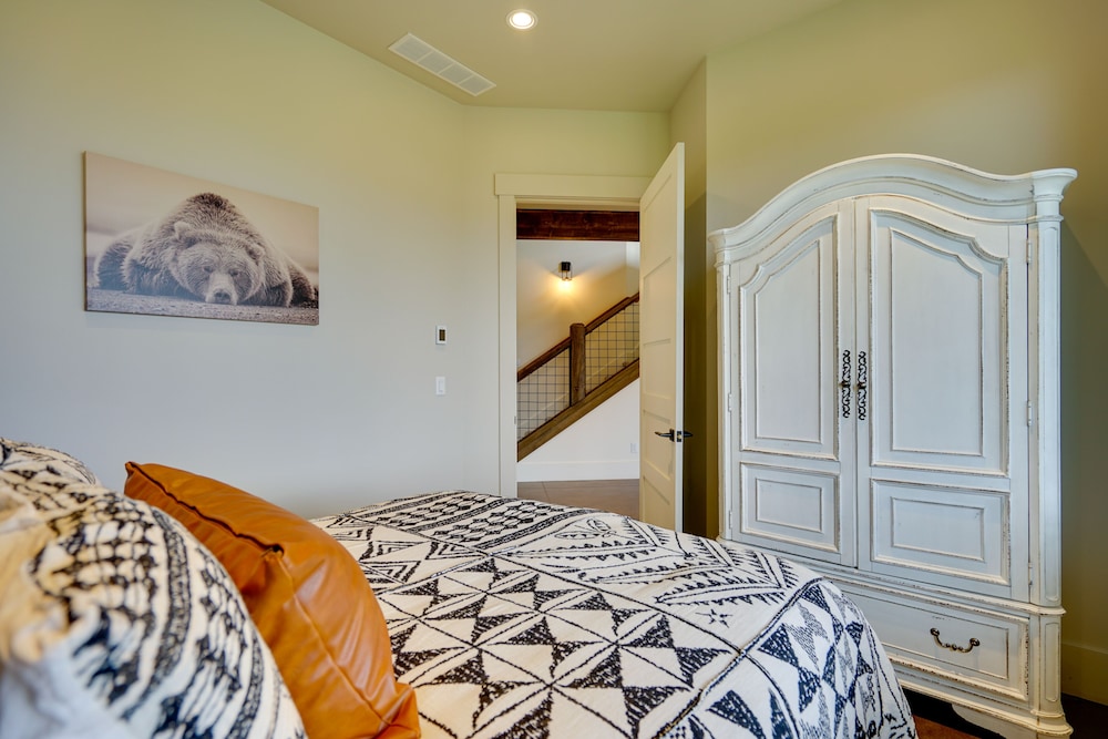 Resort-style Home in Kamas ~ 18 Mi to Park City! view 2