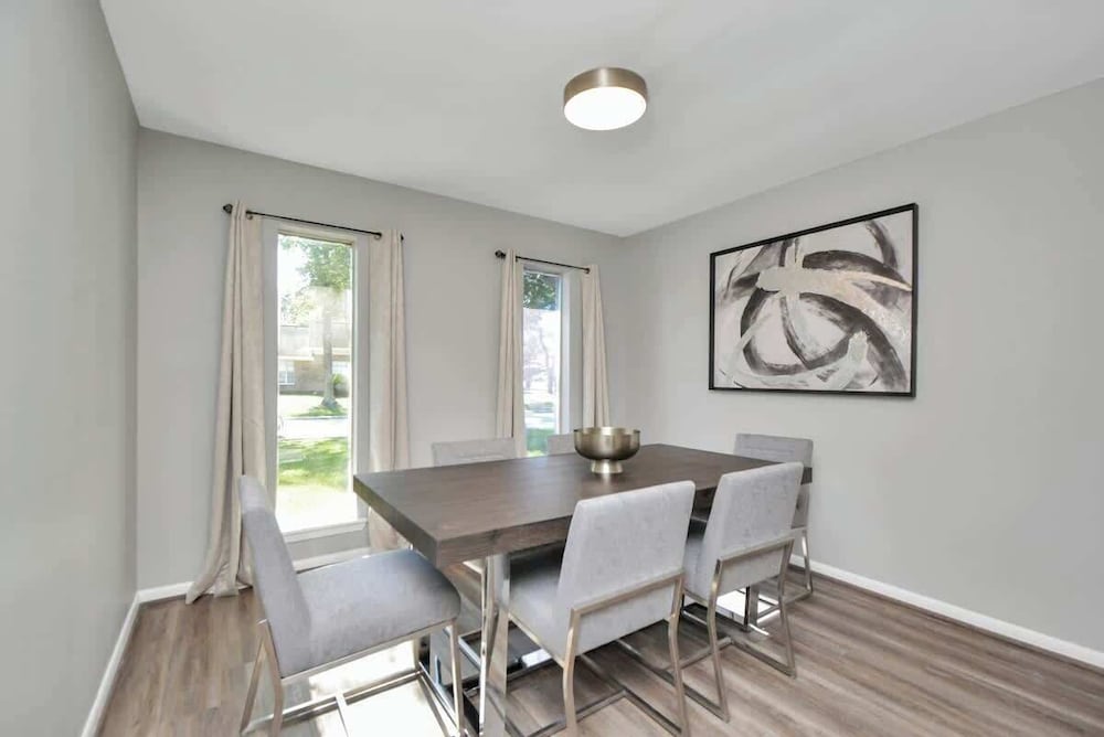 4 BR Luxury Home in Friendswood