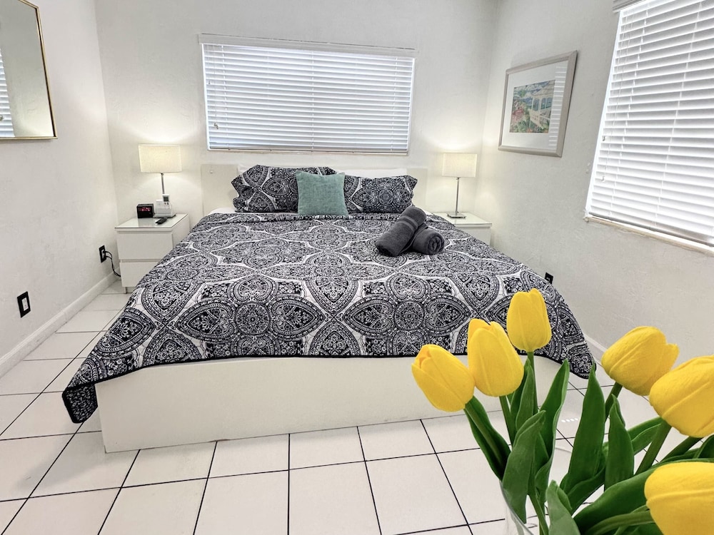 Southwinds Inn 7 for 4 Guests Close to the Beach