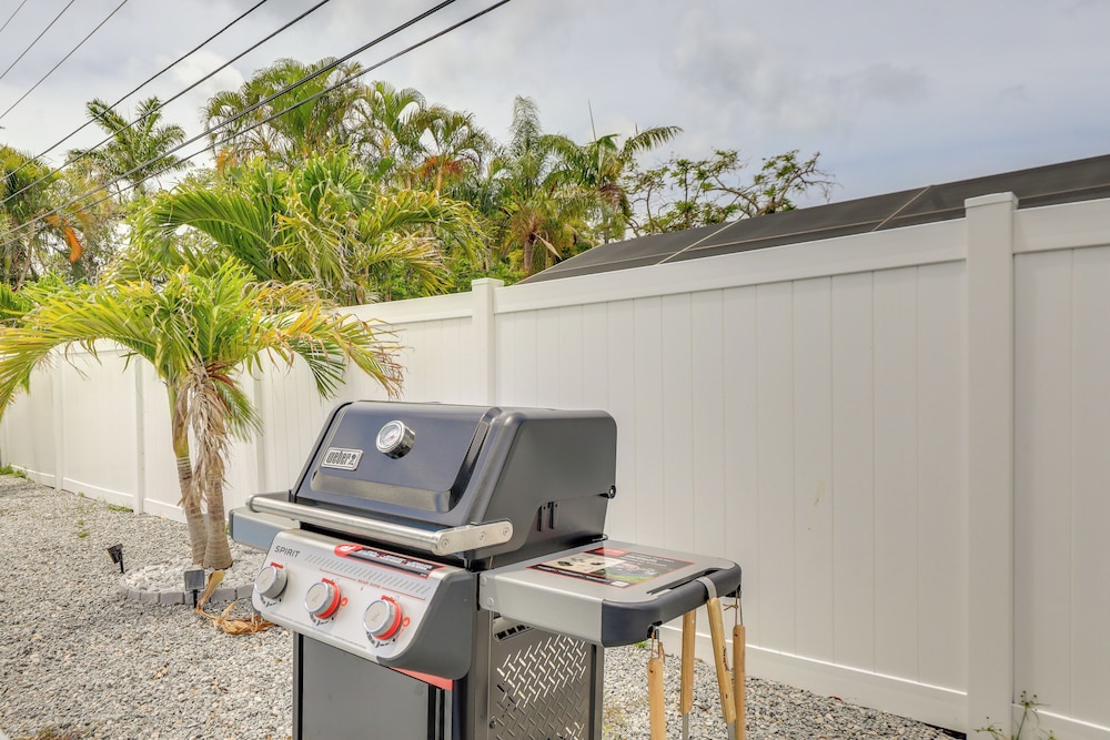 3 Mi to Beach: Modern Retreat in Largo!