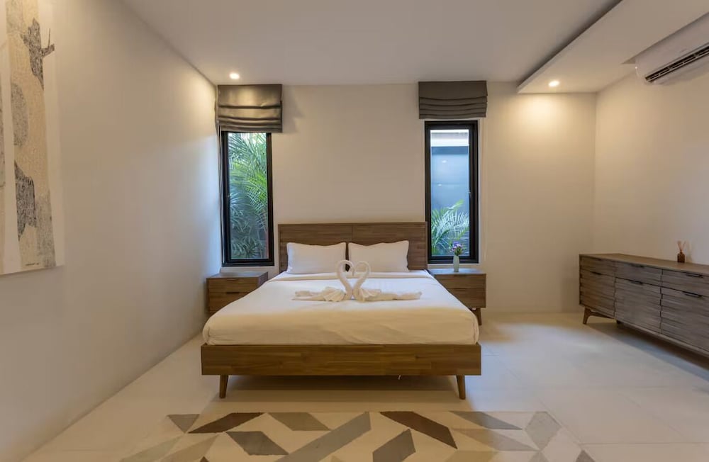 Tropical 3BR Escape Pool Style V90