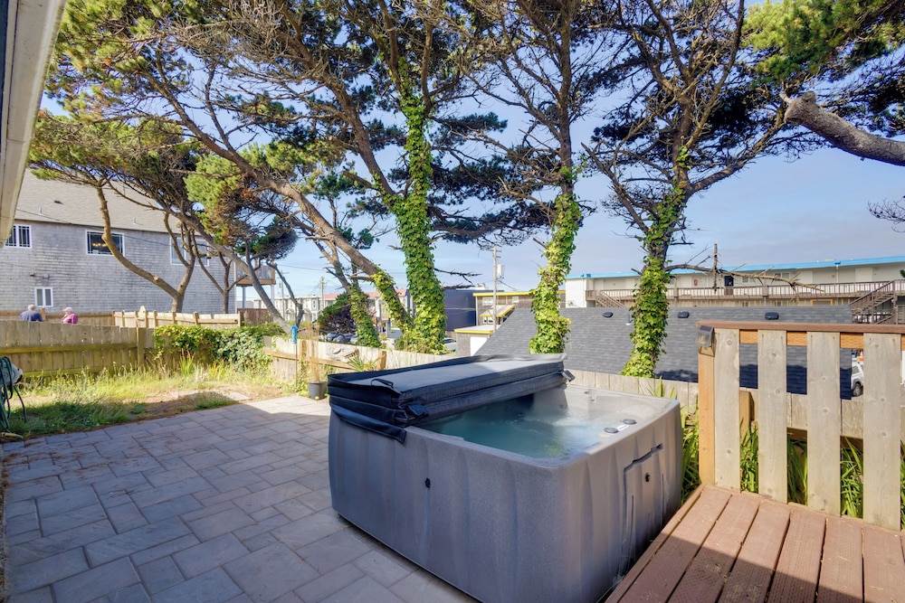 Walk to Shore: Rockaway Beach Retreat w/ Hot Tub!