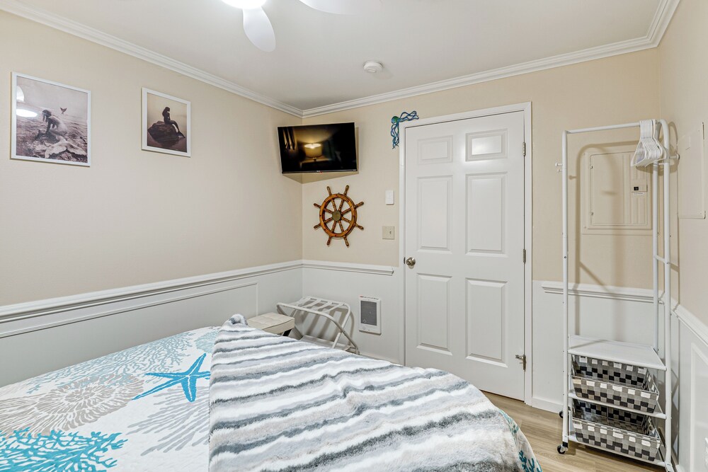 23-mile Canal On-site: Condo in Ocean Shores!