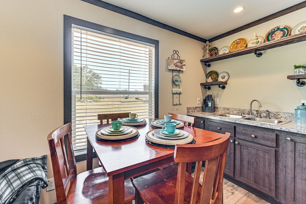 6 Mi to Topsey Exotic Ranch: Retreat on 12 Acres!