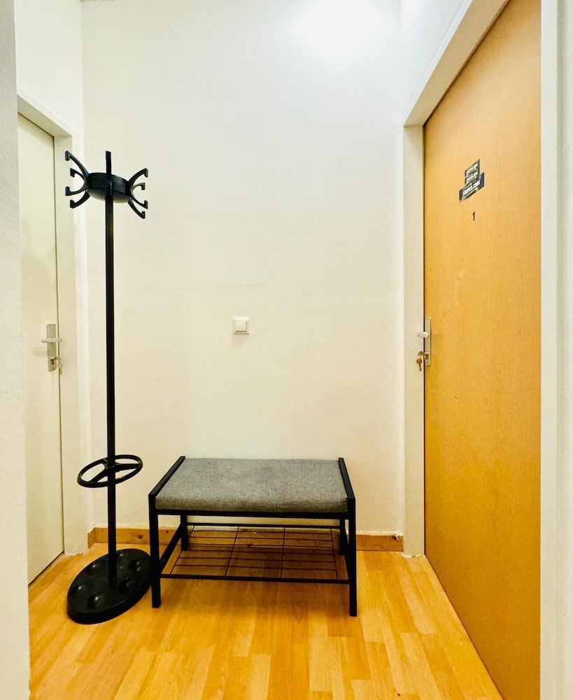 Cityside Two Bedroom Apt Budget Stay
