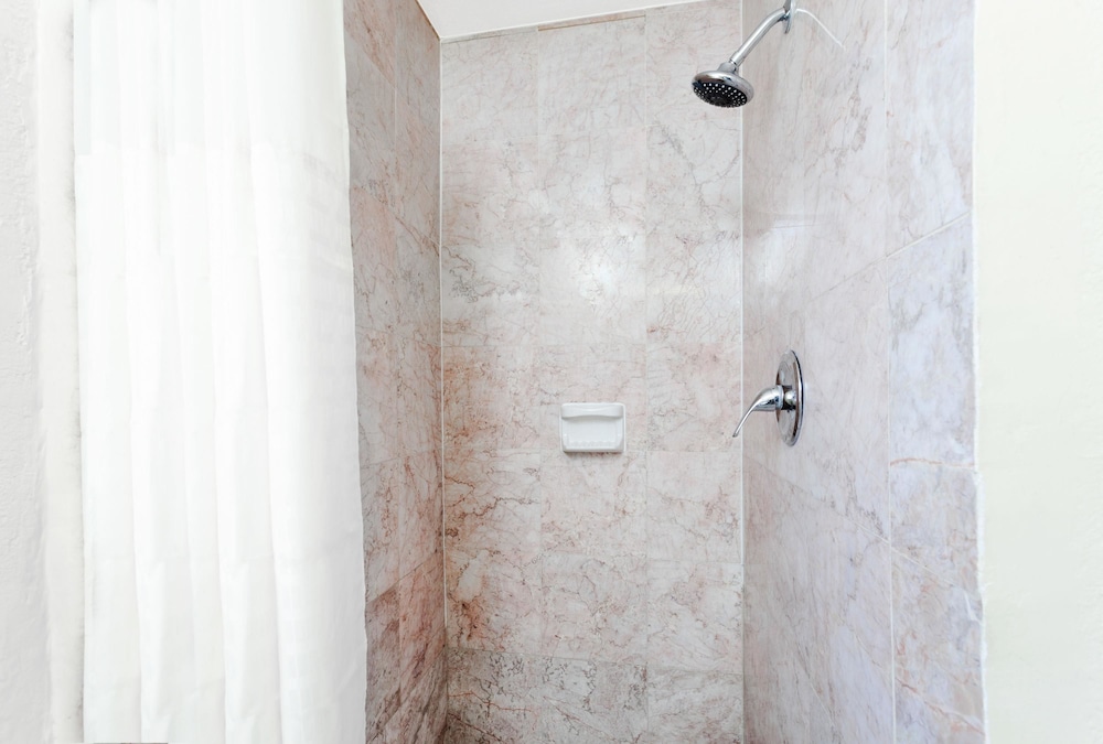 Travelodge by Wyndham El Cajon - Property Image 5