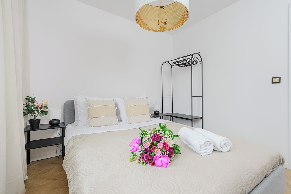 Lumina spacious apartment in Warsaw
