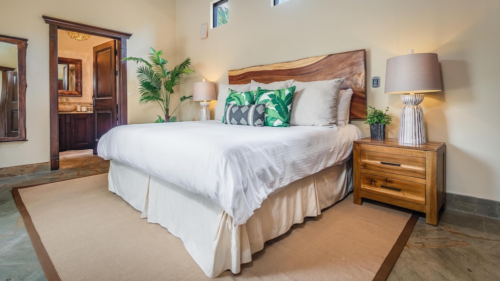 Stunning Luxury Mansion in Playa Flamingo with Six Bedrooms and Beachfront Access view 5