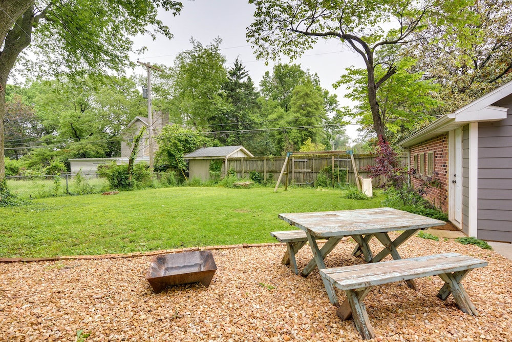 Springfield Vacations - Whimsical Cottage Near Springfield Art Museum! - Property Image 9