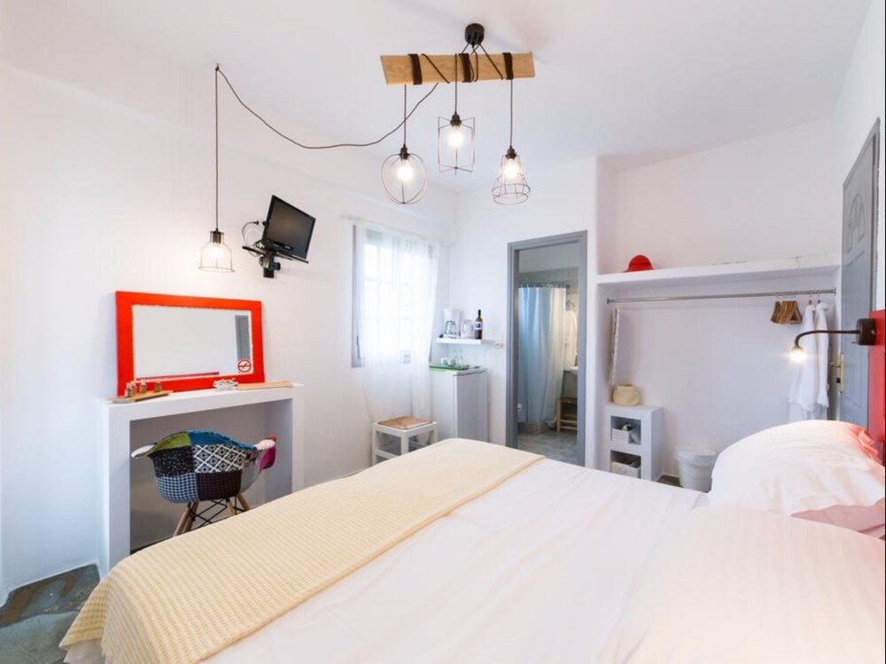 Evi Rooms