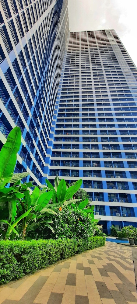 Air Residences-Modern studio w/ City skyline view