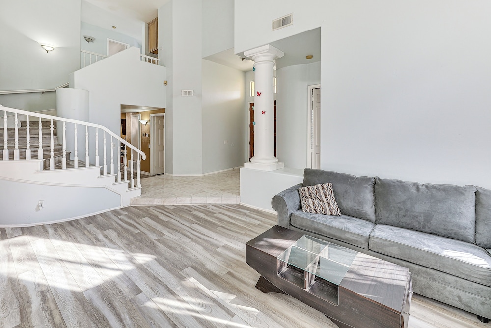 13 Mi to Dtwn Riverside: Socal Family Home!